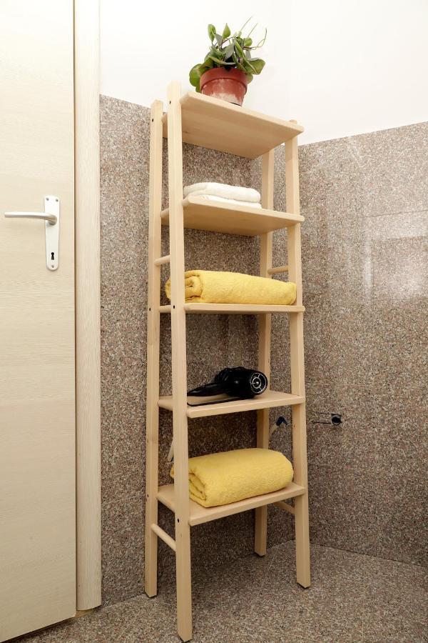 Da Lella City Centre Apartment Trieste Bagian luar foto
